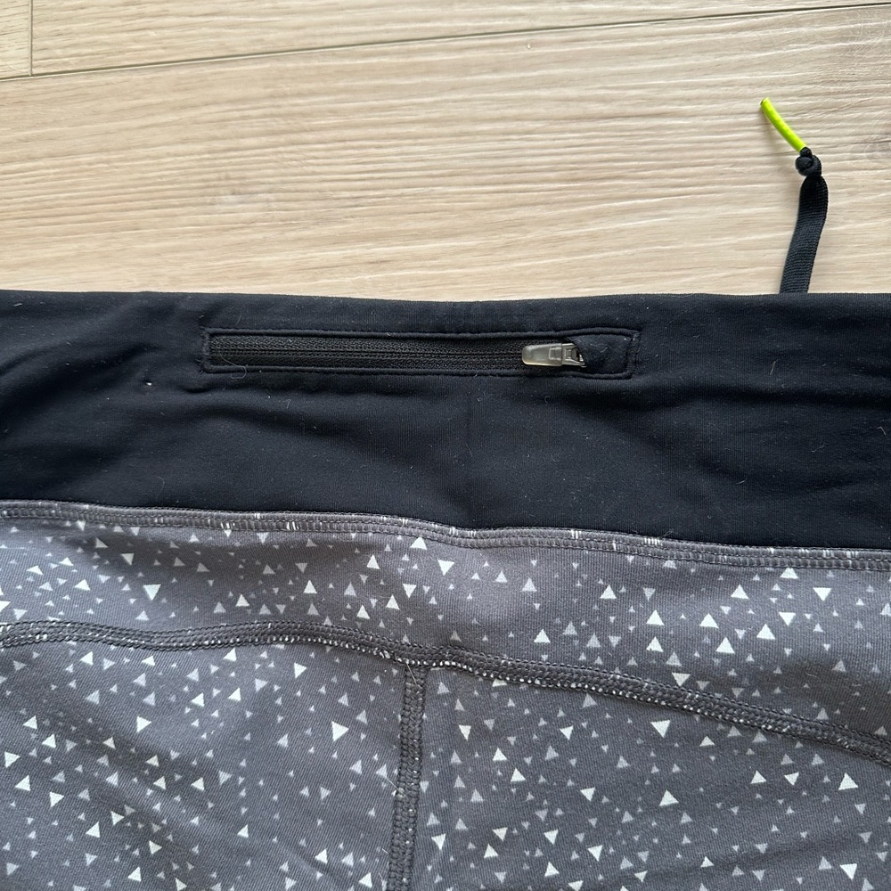 Nike Black and Gray Dri-FIT Triangle Print Leggings - Picture 5 of 5
